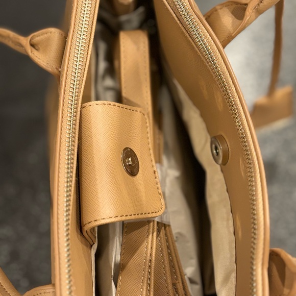 New York and Company Tan Tote Bag Style 7675 - Picture 10 of 14